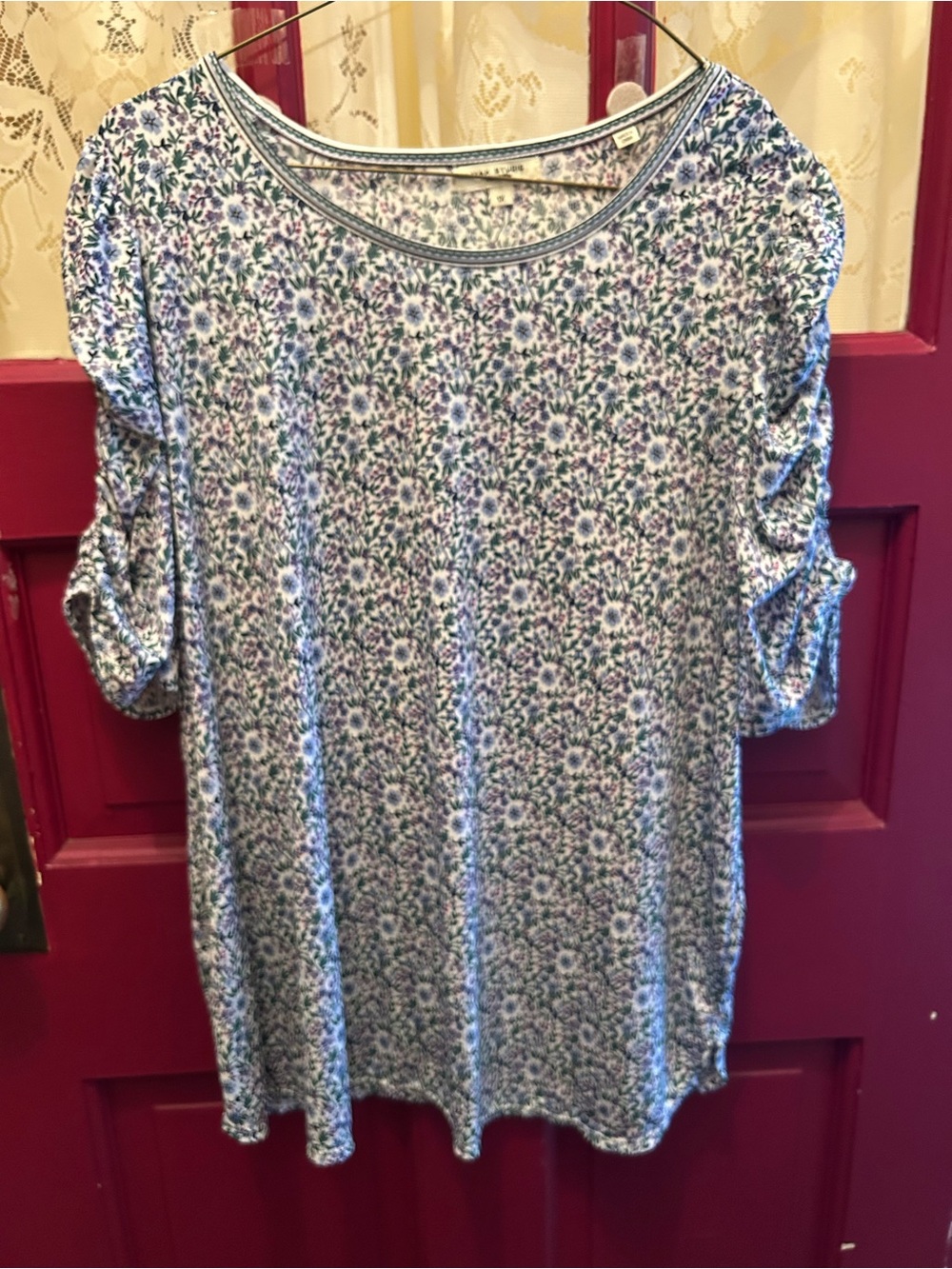 Max Studio Blue Floral Scoop Neck Short Sleeve Top